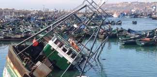سؤال البنيات التحتية بميناء آسفي يعود إلى الواجهة بعد حادث سقوط مركب اثناء نقله للحوض الجاف بالميناء