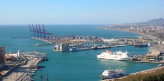شلل في حركة النقل البحري بين مينائي طنجة-المدينة وطريفة الإسباني بسبب سوء الأحوال الجوية