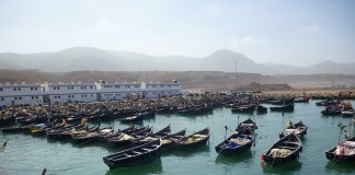 أرباب مراكب الصيد التقليدي بميناء إفني غاضبون من قرار الوزير أخنوش