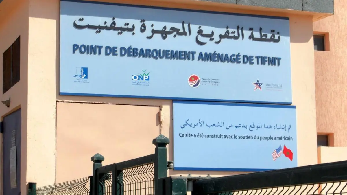 في غياب حاجز وقائي مهنيوا الصيد بتنفنت يغادرون نقطة التفريغ تباعا بحثا عن “الآمان”