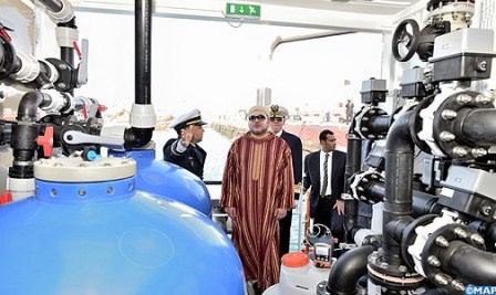 محمد السادس يدشن بالداخلة بارجة لتحلية مياه البحر “وادي ماسة”
