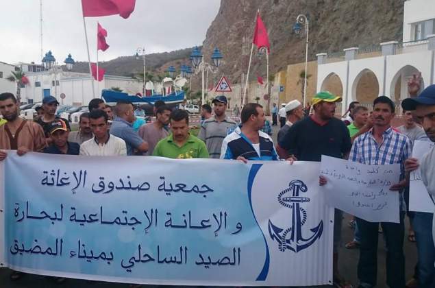 بحارة المضيق يشهرون غضبهم من تراخي الإدارة في تدبير ملف “النيكرو”