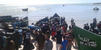 فقدان بحارين وإجلاء اثنين آخيرين في حادث إنقلاب قارب للصيد بسواحل المهريز