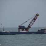 عملية تطهير ميناء إفني من الأوحال والمتلاشيات