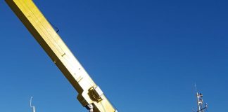 رافعة ميناء الداخلة تواجه إتهامات بضلوعها في محابات شركات على حساب أخرى!