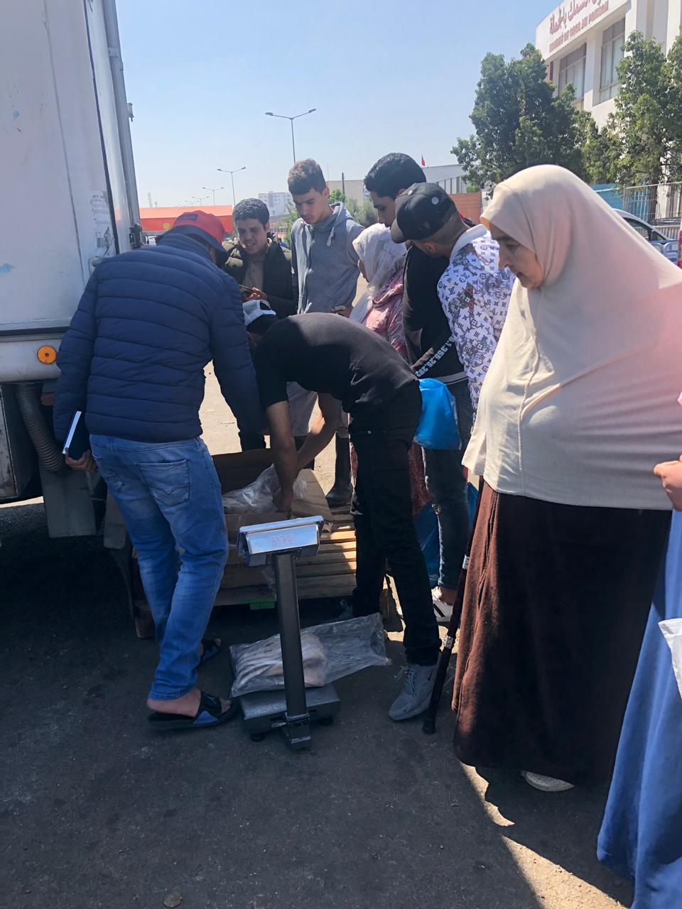 مبادرة مجهزي الأعالي “الحوت بثمن معقول” تسجل إقبالا مهما على الأسماك المجمدة في يومها الأول