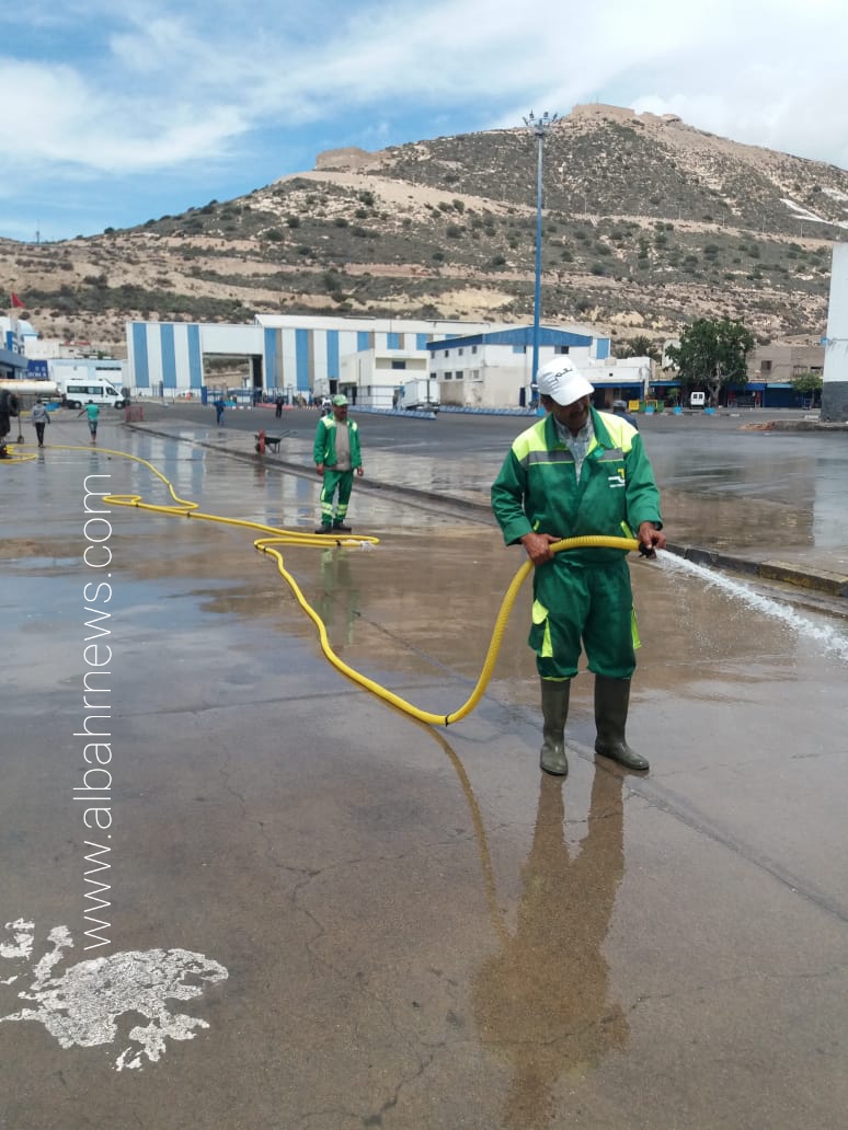 الوكالة الوطنية للموانئ بأكادير تواصل عمليات التطهير و التنظيف