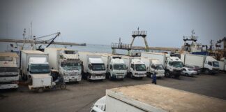 أكادير.. سائقوا شاحنات نقل الأسماك يحتلون الرصيف المينائي في خرق سافر لتوصيات اللجنة المينائية