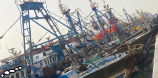 حادث يُغرقُ بحار ا في الحوض المينائي بالعيون بعد سقوطه من مركب “الطيبات”