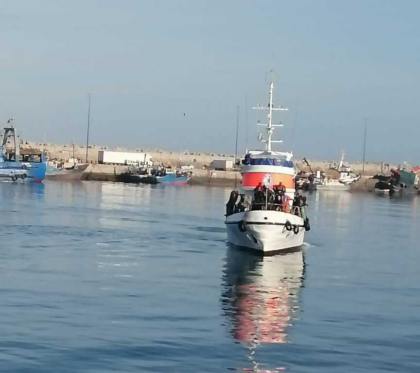 الوطية.. خافرة الإنقاذ “أسا” تنقذ 53 مهاجرا سريا من غرق وشيك