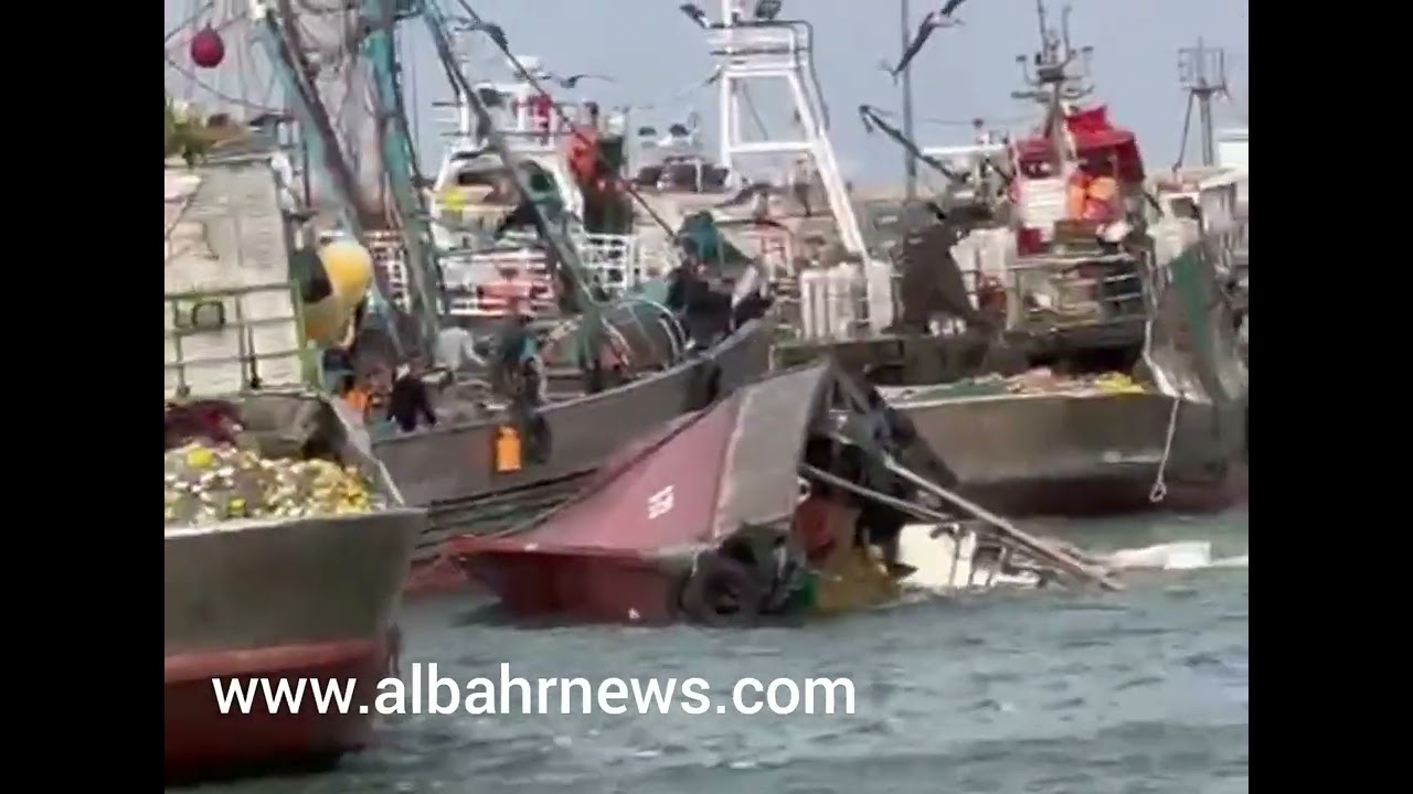 بالفيديو .. هكذا غرق مركب الصيد الساحلي بالجر أبوفراس بميناء الوطية