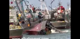 بالفيديو .. هكذا غرق مركب الصيد الساحلي بالجر أبوفراس بميناء الوطية
