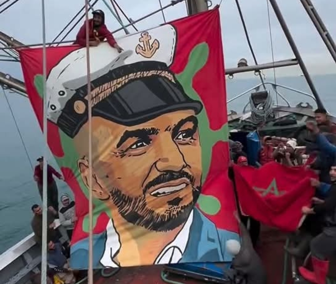 بين الأمواج والحلم .. تيفو تاريخي في البحر يدعو إلى التتويج الإفريقي (+فيديو)