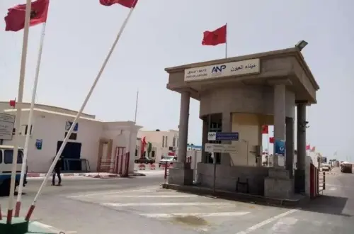 بوابة -ميناء- العيون